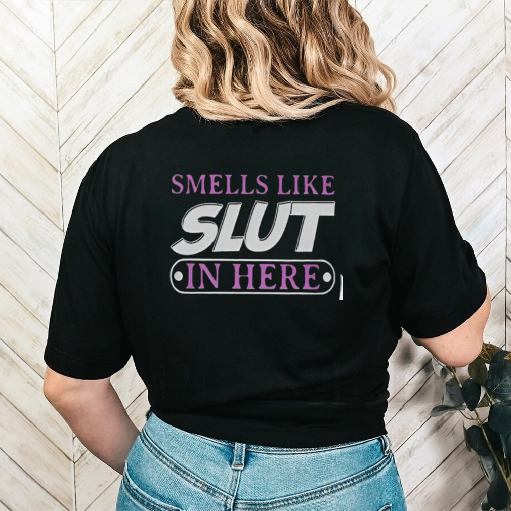 SMELLS LIKE SLUT IN HERE Classic T Shirt