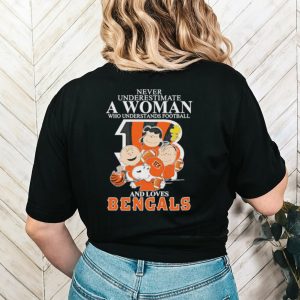Never Underestimate A Woman Who Understands Football And Loves Bengals Mix Snoopy Peanuts Shirt
