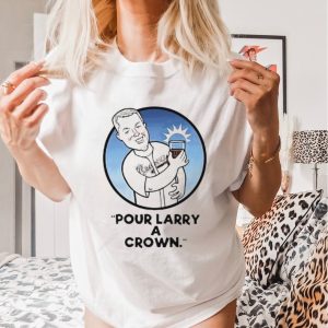 Pour Larry a crown shirt