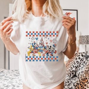 Retro Mickey And Friends Disneyland 2023 Family Vacation Shirt