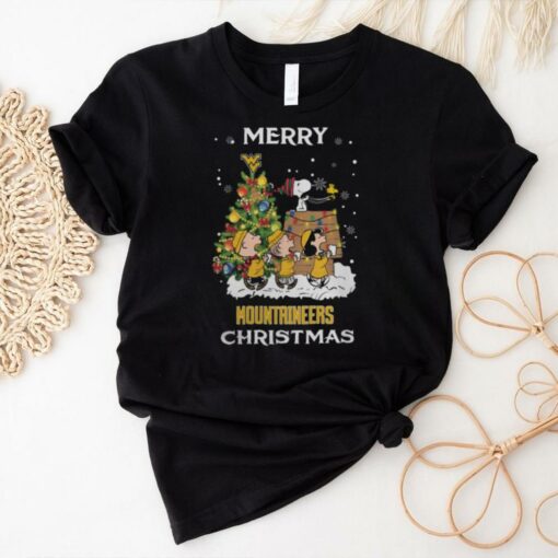 2024 West Virginia Mountaineers Snoopy And Friends Merry Christmas Shirt