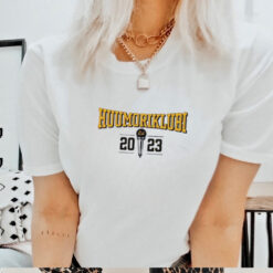 Ari Matti Wearing Huumoriklubi Est.2023 shirt