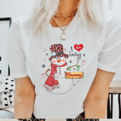 Cute I Love Being A Grammy Snowman Retro Snowflake Candy Merry Christmas And Happy New Year T Shirt