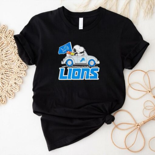 Snoopy driving Detroit Lions flag shirt