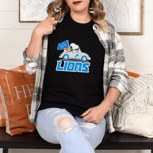 Snoopy driving Detroit Lions flag shirt