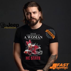 Never Underestimate A Woman Who Understands Football And Loves NC State Wolfpack x Minnie Mouse T Shirt