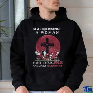 Peanuts Characters Never Underestimate A Woman Who Believes In Jesus And Loves Arkansas Razorbacks Shirt