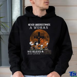 Peanuts Characters Never Underestimate A Woman Who Believes In Jesus And Loves Texas Longhorns Shirt