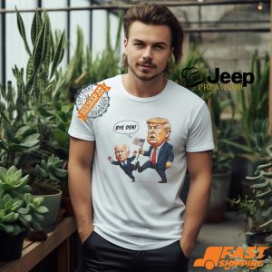 Trump Kicking Bi den – Bye Den! T Shirt