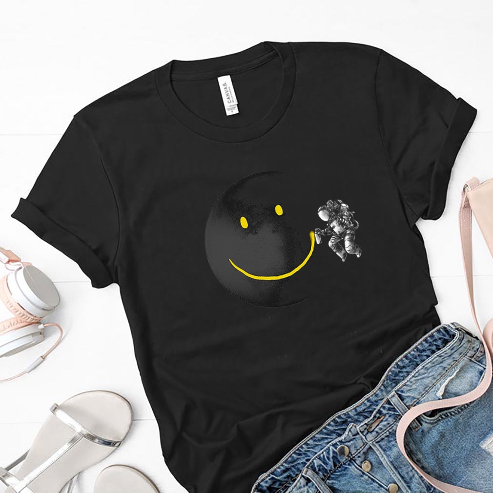 Awesome Make a Smile Graphic Astronaut Make The Moon A Smile shirt_compressed
