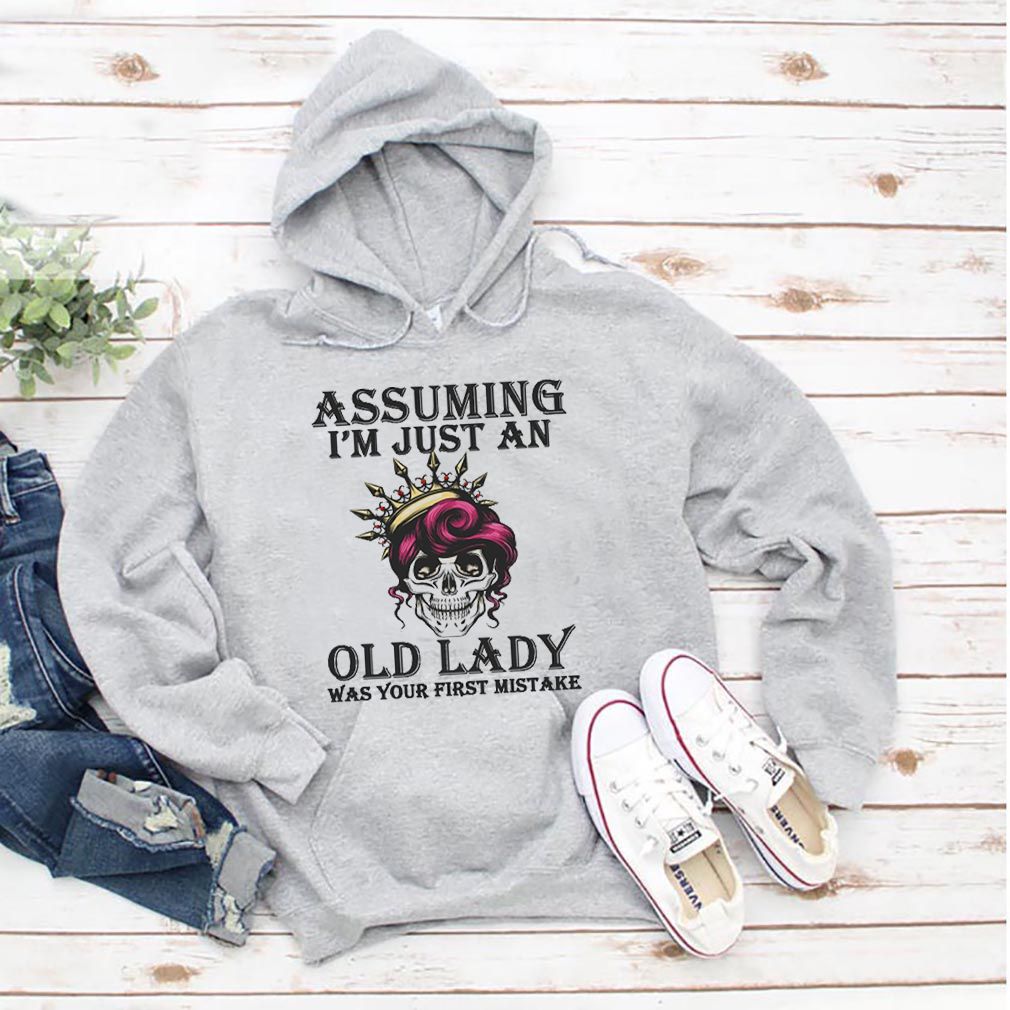 Awesome Skull Assuming i’m just an old lady was your first mistake shirt