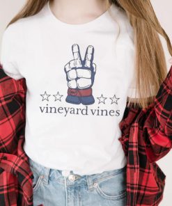 Nice vineyard vines boys’ lacrosse glove peace sign shirt