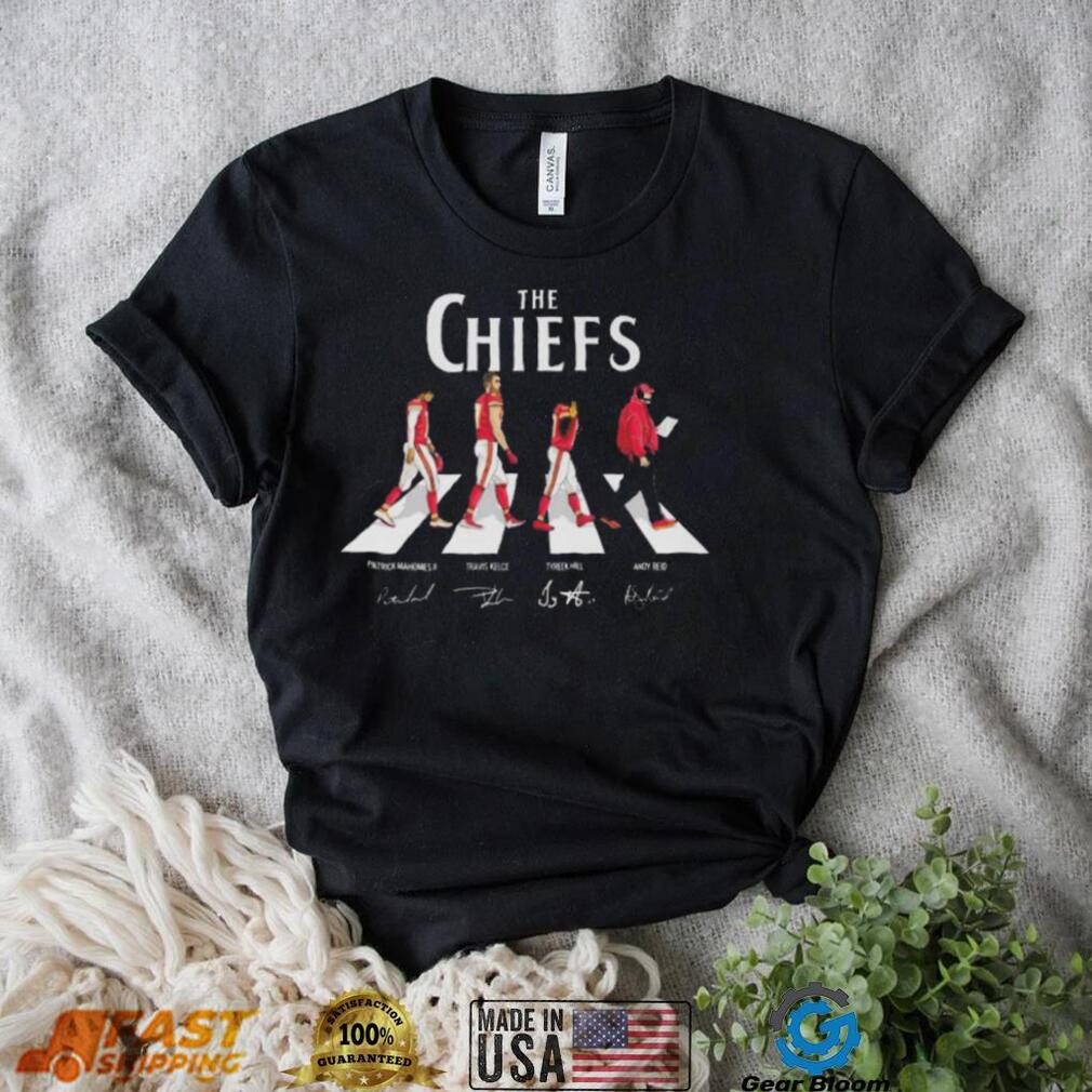 The Kansas city Chiefs abbey road 2022 signatures shirt